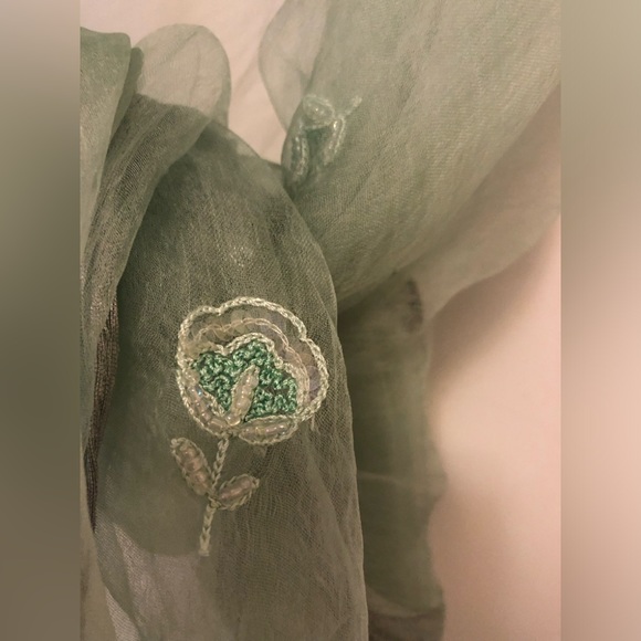 Stunning large light shawl or scarf, mint green, embossed flowers, very chic - Picture 3 of 4